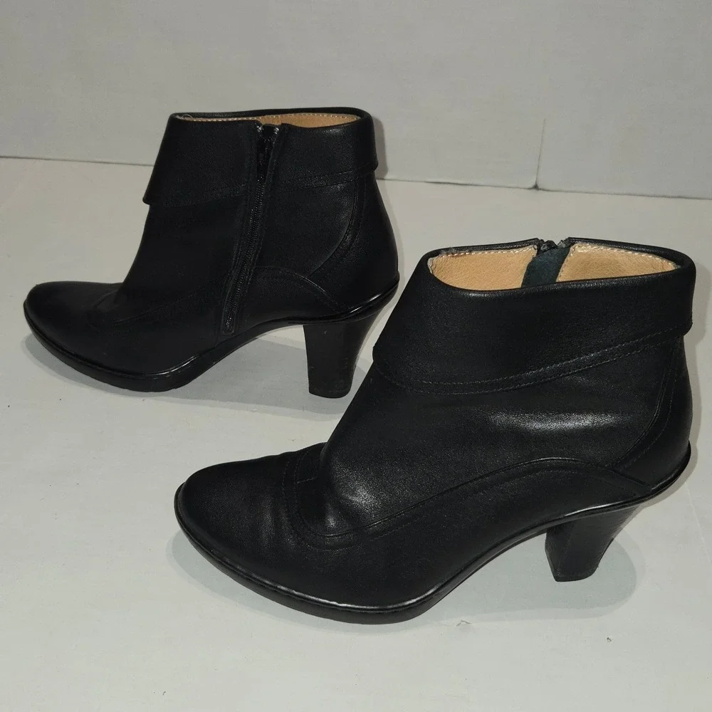 Sofft Ankle Boots Women 7M Black Leather Heeled Zip Up Booties Casual Classic